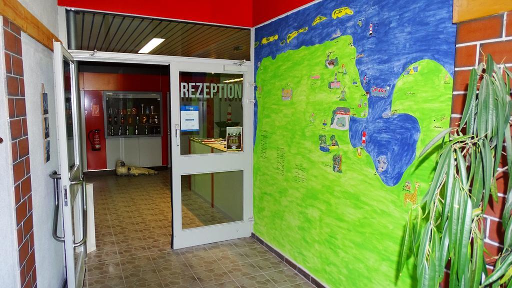 Nordseehostel Am Bahnhof Занде Экстерьер фото